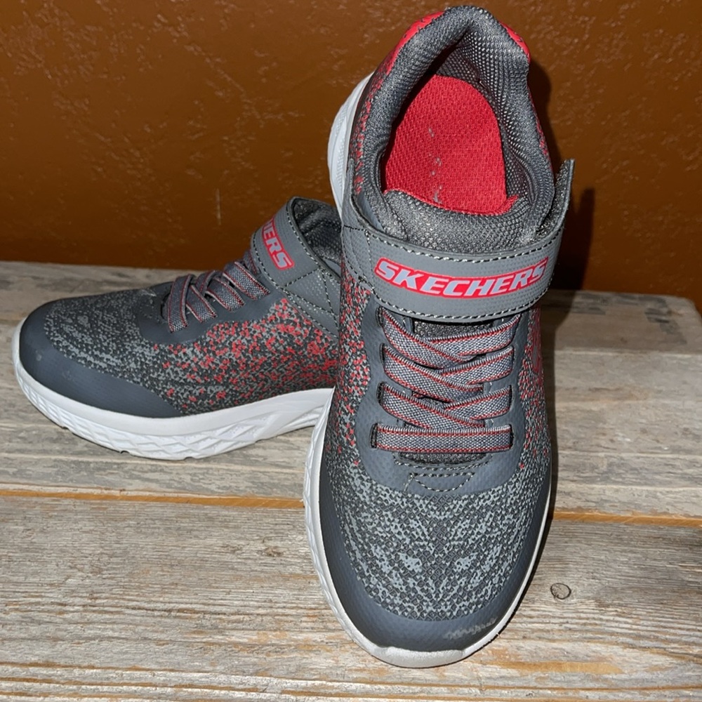 Skechers size 13.5 little boy’s sneakers - Picture 9 of 13